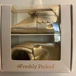 Freshly Picked Leather Baby Bow Moccasins